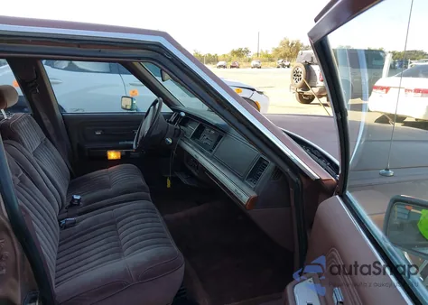 1990 Ford Crown Victoria z USA, uszkodzony, nr VIN 2FACP73F8LX118312